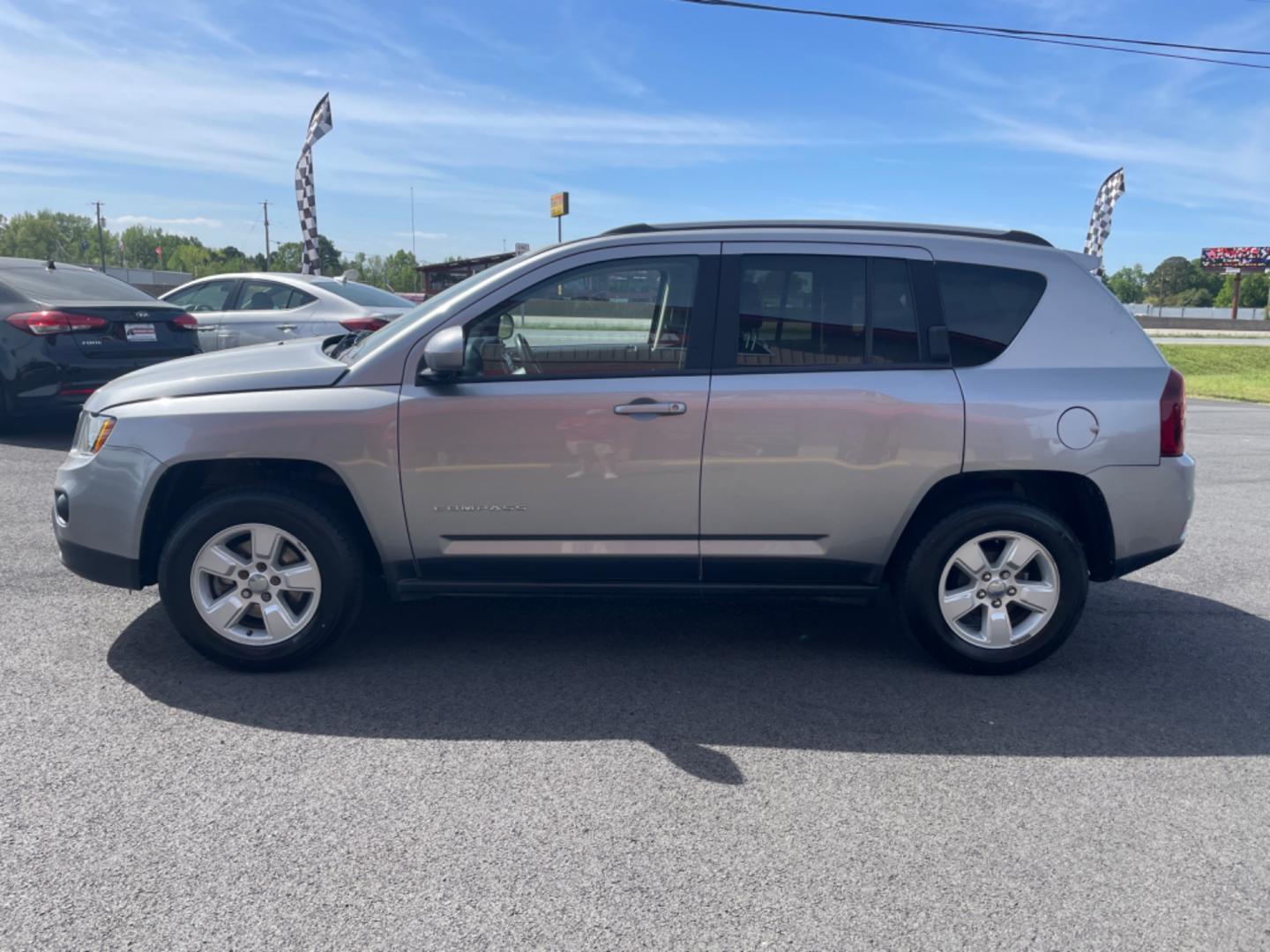 2016 Silver Jeep Compass (1C4NJCEA4GD) with an 4-Cyl, 2.0 Liter engine, Automatic, CVT transmission, located at 8008 Warden Rd, Sherwood, AR, 72120, (501) 801-6100, 34.830078, -92.186684 - Photo#4